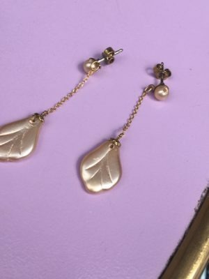 "Petite Pétale" Vintage Earrings